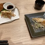 牛たん炭焼き 利久 - オプションの三角揚げとカキフライ等