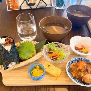 街角のおにぎり屋 織はや_0