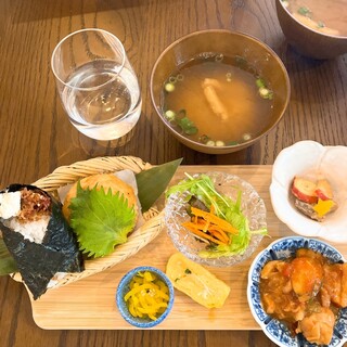 街角のおにぎり屋 織はや_1