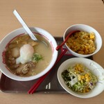 スガキヤ  - 料理写真:
●特製ラーメンセット　930円

●チャーハン、サラダセットに変更　＋30円

合計　960円　を注文し支払いをした