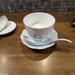 中国料理マスキ - パンダの器の中に杏仁豆腐