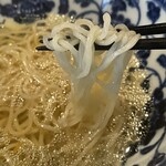 中国料理マスキ - ラーメンを持ち上げてみました