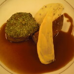 横浜ロイヤルパークホテル - 小麦色のテュイルを添えた仔鴨のメイプルロースト 黒いダイヤモンドトリュフのSweetポテトを添えた 仔牛のペルシャード ボジョーレーの香り