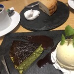 MATCHA CAFE HACHI - ニューヨークチーズケーキのアイス添え968円
