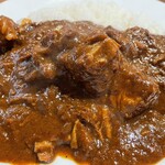 アングル - お肉はすぐにほぐれる　辛さは中辛くらいかな　辛いの得意じゃないけど美味しく食べれます