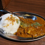 NIBOSHI MANIA - ガーリックトマトポークカリーライス 500円