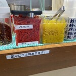 麺処 盛盛 - 紅生姜のベニーとわざわざ書かれた容器がユニーク