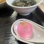 中国料理 頤和園 - クリスマスプレゼントをいただきましたが、
      後で食べようと思って忘れて来てしまった(´༎ຶོρ༎ຶོ`)