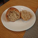 フィエルテ - 自家製ライ麦パンを半分にしてみて〜