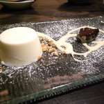 カメレオン - レモン風味のパンナコッタさつまいものソース、無花果の赤ワイン煮