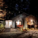 Au Depart Cinq fers - 森の中にポツンとある感じが絵本から飛び出して来たみたいで素敵