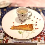 ストラスヴァリウス - アミューズ･ブッシュ　マッシュルームとポテトのポタージュ　　　ベーコンと玉ねぎのキッシュ