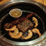 焼肉きんぐ - 海老とお肉焼いています (2024.12.26)