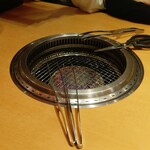 焼肉きんぐ - お肉を焼き始める前の網 (2024.12.26)