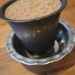 toi印食店 - 食後にチャイ　このお皿にチャイをいれ、また、コップにもどす。これが正式な飲み方