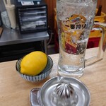 大衆酒場ニューベルク - 酎ハイ(ボール)280円　レモン100円