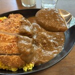 カリガリ - カレーソースはドロっとしてスパイス感が深い