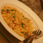 王朝 - 「王朝の味覚」（ディナー１１,８１８円・サービス料別途）の五目炒飯。２０１４年５月