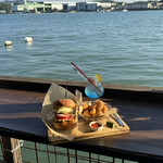 バズ キッチン - 