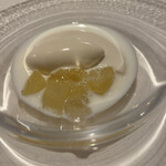 パトゥ - こちらはふた皿目の締めのデザート。一皿目のデザート「紅まどんなのソルベ」はすっかりポーッとなっていて撮り忘れました。