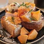 八百屋の嫁が作る モモべジ - 柿トースト