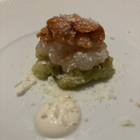 パトゥ - 美しいふた皿め。焼きなす、ボタンエビ、ウニの三段重ね。お正月っぽいというか…いや、ひな祭りの菱餅っぽい色合いというか。山口シェフのレフォールのソース最高！