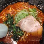山岡家 - 辛味噌ラーメン820円、海苔5枚140円、チャーシューなど(2024.12.8)