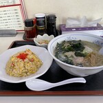 大関 - 塩ラーメンわかめトッピング麺かため半チャーハンセット