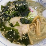 大関 - 塩ラーメンわかめトッピング
