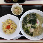大関 - 料理写真:塩ラーメンわかめトッピング麺かため半チャーハンセット