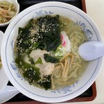 大関 - 塩ラーメンわかめトッピング