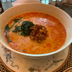 ホテルオークラ 中国料理「桃花林」 - こちらの担々麺も‥優しいピリ辛‥美味しいですよん‥次男坊のオーダーで‥リフト出来ず‥残念〜♡‥