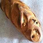 ブーランジュリー・マルゼルブ - 半年以上ぶりにマルゼルブった！前回ベビーベッドに寝かされてた娘さんが歩けるようになってて浦島太郎気分（笑）きれいな切れ目のクルミ入り、ほんのり甘い生地♪( ´▽｀)