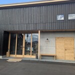 N.fluffy - 店舗前には大きな駐車場が