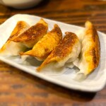 アサヒ - ザクっと焼かれた餃子も甘め
