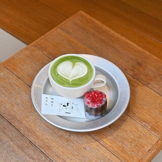 珈琲とカヌレ_0