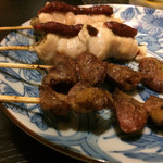 串焼き 道久 - 奥-胸肉梅ソース  手前-ハツ