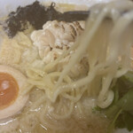 中華そば よしかわ 上尾店 - 麺はやや太め