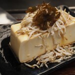 月島もんじゃ もへじ - こぼれしらす冷奴