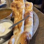 サールナート - まわりカリカリのナン