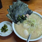 カマリヤ 大将 - ラーメン（中）＋味付玉子*2＋のり増＋小ライス