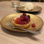 47都道府県の日本酒と炉端焼き 浦島 - 苺とべりーのかすたーどたると