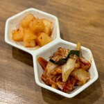 炭火焼肉ホルモンさわいし - キムチ・カクテキ