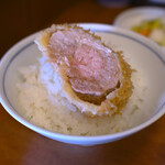 Tonkatsu Marugo - 特選里肌豬排@含稅2,400日圓＋套餐(白飯、赤味噌湯、醃菜)@含稅550日圓