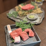精肉卸問屋直営焼肉店 牛次郎 - 