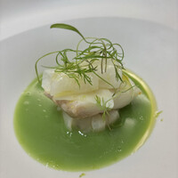 レストラン ローブ - 平目　冬蕪のスライスとホタテのムースが下に。ソースは蕪の葉から。