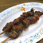 天天楽 - ラム肉串焼き（1本 150円）