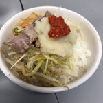 ラーメンショップ - にんにくとラージャンを乗せて