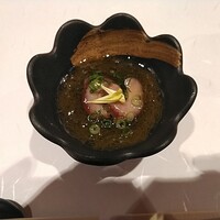 心づくし　いなせ - 先付け(赤ナマコともずくの酢の物)