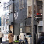 弘明寺丿貫 - 店舗横。行列なし。と思ったら